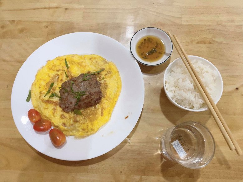Vợ Phan Mạnh Quỳnh khoe mâm đồ ăn toàn hải sản, tự thấy chồng quá &#34;lãi&#34; khi lấy mình - 12
