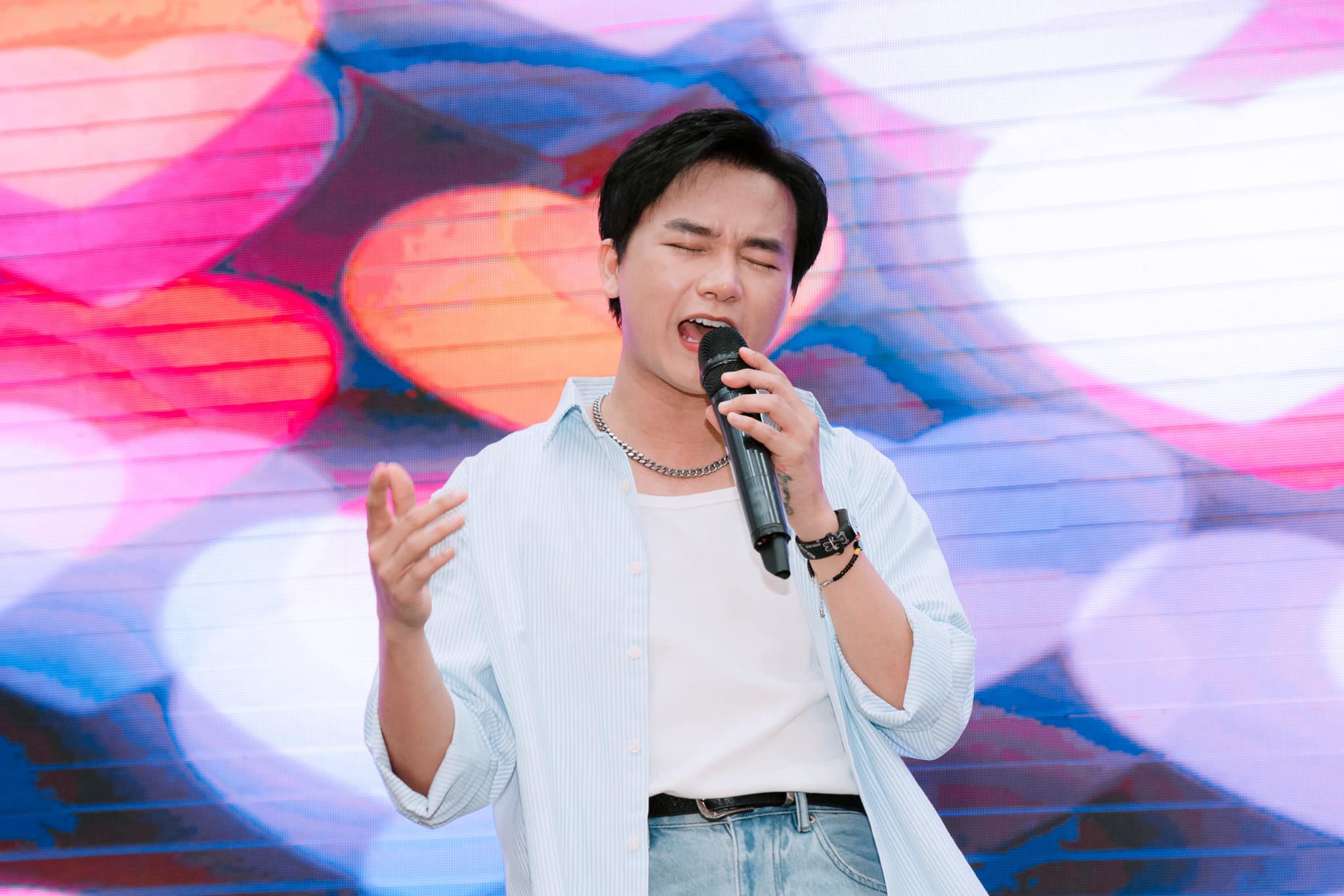 Một nhạc sĩ Việt bàng hoàng khi "mất trắng" bài hit - 2