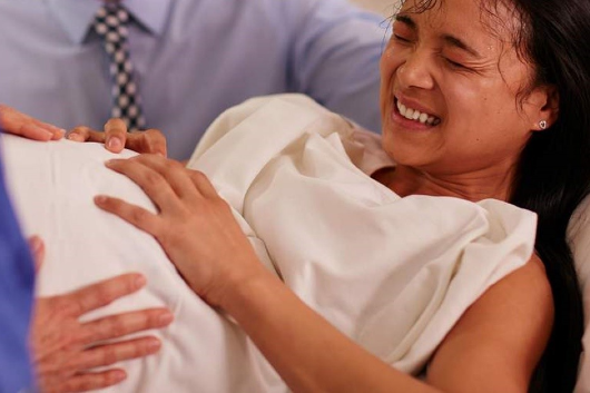 Sản phụ Hòa Bình kể trải nghiệm sinh thường, lựa chọn đặt thuốc kích chuyển dạ - 1