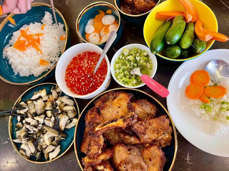 Đại gia Quận 7 khoe cơm với xôi thôi cũng làm dân mạng đòi ăn ké vì &#34;nhà nghèo không biết vị ra sao&#34; - 5