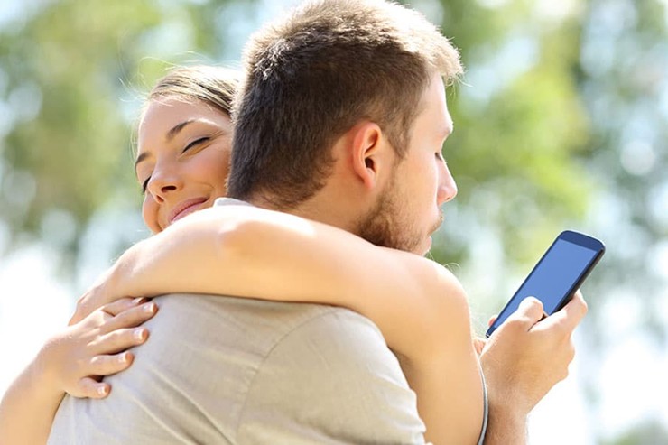 Smartphone có thể khiến các cặp yêu đương dễ chia tay - 1