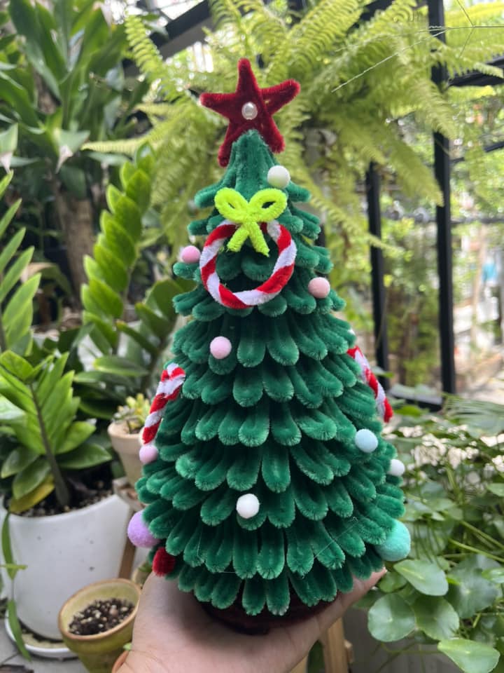 Chàng trai chỉ cách làm cây thông Noel bằng kẽm nhung với 71.000 đồng, vừa lạ mắt vừa dễ thương - 11