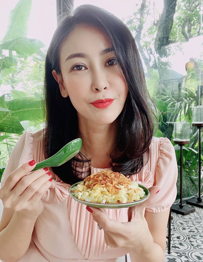 &#34;Hoa hậu nhà 400 tỷ&#34; Hà Kiều Anh đích thân vào bếp nấu ăn cho đàn em, ai cũng khen nhìn đã thấy ngon rồi - 6