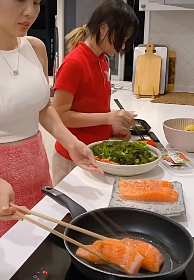 Vợ Hoàng Bách khoe khoảnh khắc 3 thế hệ trong 1 căn bếp, món ăn nhận được nhiều lời khen - 8