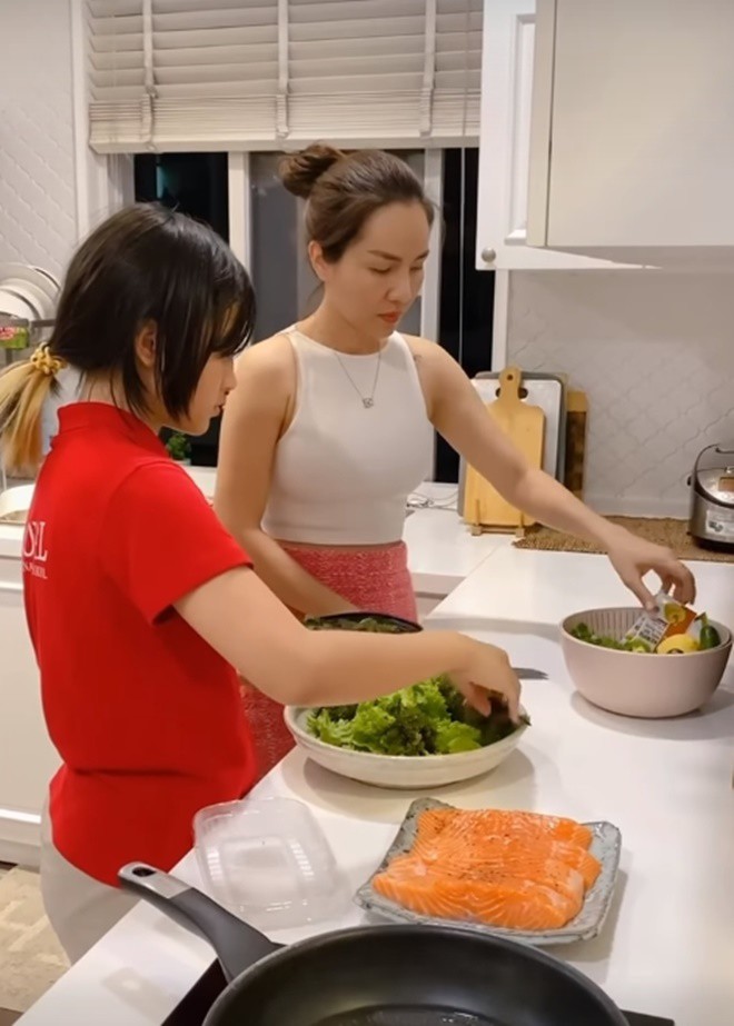 Vợ Hoàng Bách khoe khoảnh khắc 3 thế hệ trong 1 căn bếp, món ăn nhận được nhiều lời khen - 6