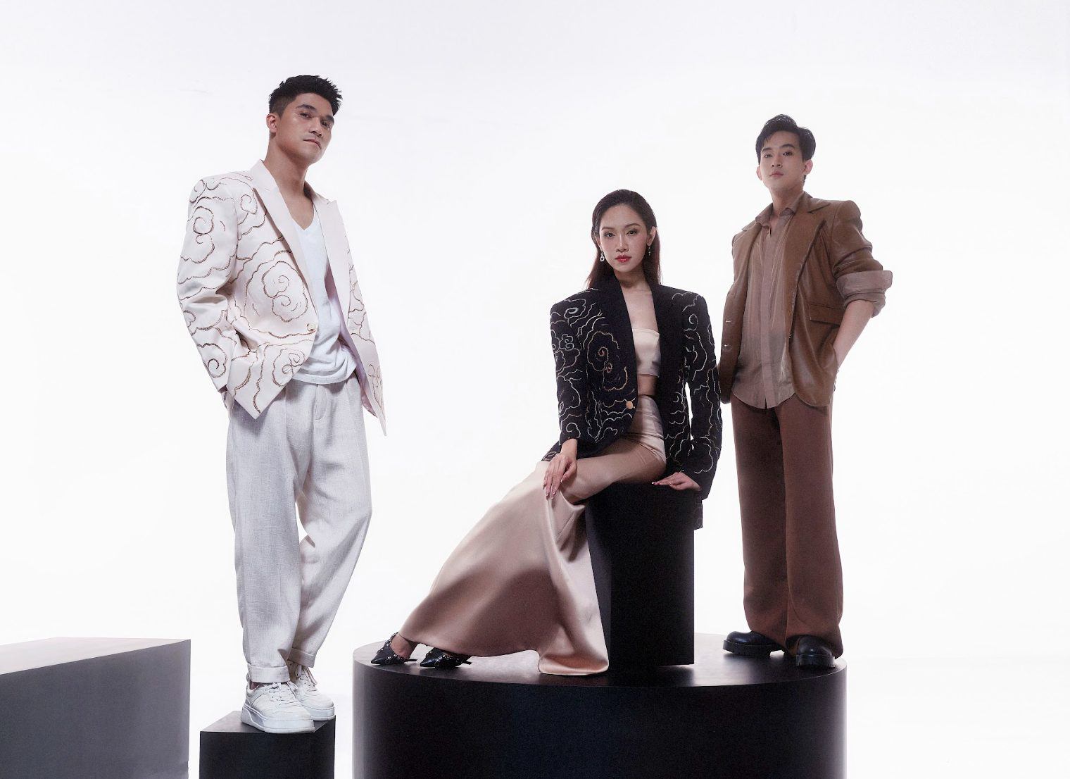 Á hậu Lệ Hằng, Đỗ Nhật Hà đọ sắc quyến rũ với áo blazer - 5