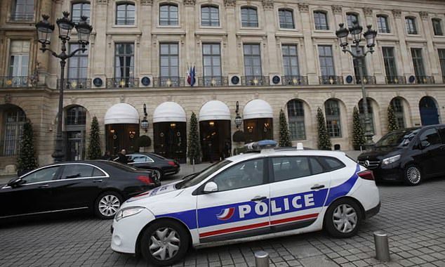 Pháp: Khách giàu mất nhẫn kim cương trị giá 20 tỷ đồng, khách sạn tìm thấy ở nơi khó tin - 2