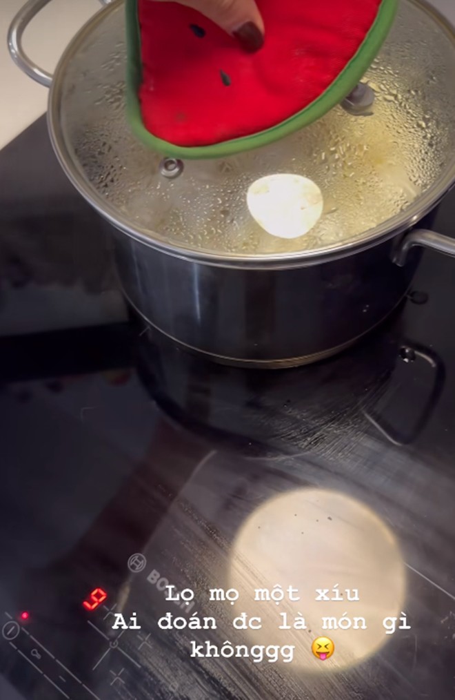 Nữ diễn viên VTV vác bụng to vào bếp nấu chè từ loại củ bình dân được quê chồng gửi, dân mạng thắc mắc 1 điều - 1