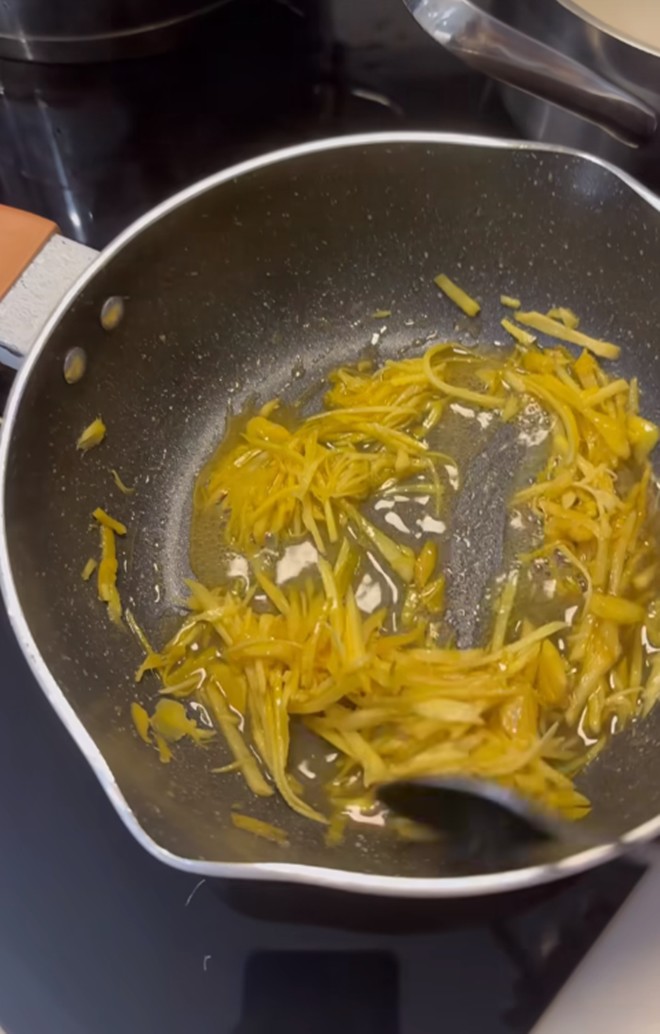 Nữ diễn viên VTV vác bụng to vào bếp nấu chè từ loại củ bình dân được quê chồng gửi, dân mạng thắc mắc 1 điều - 5