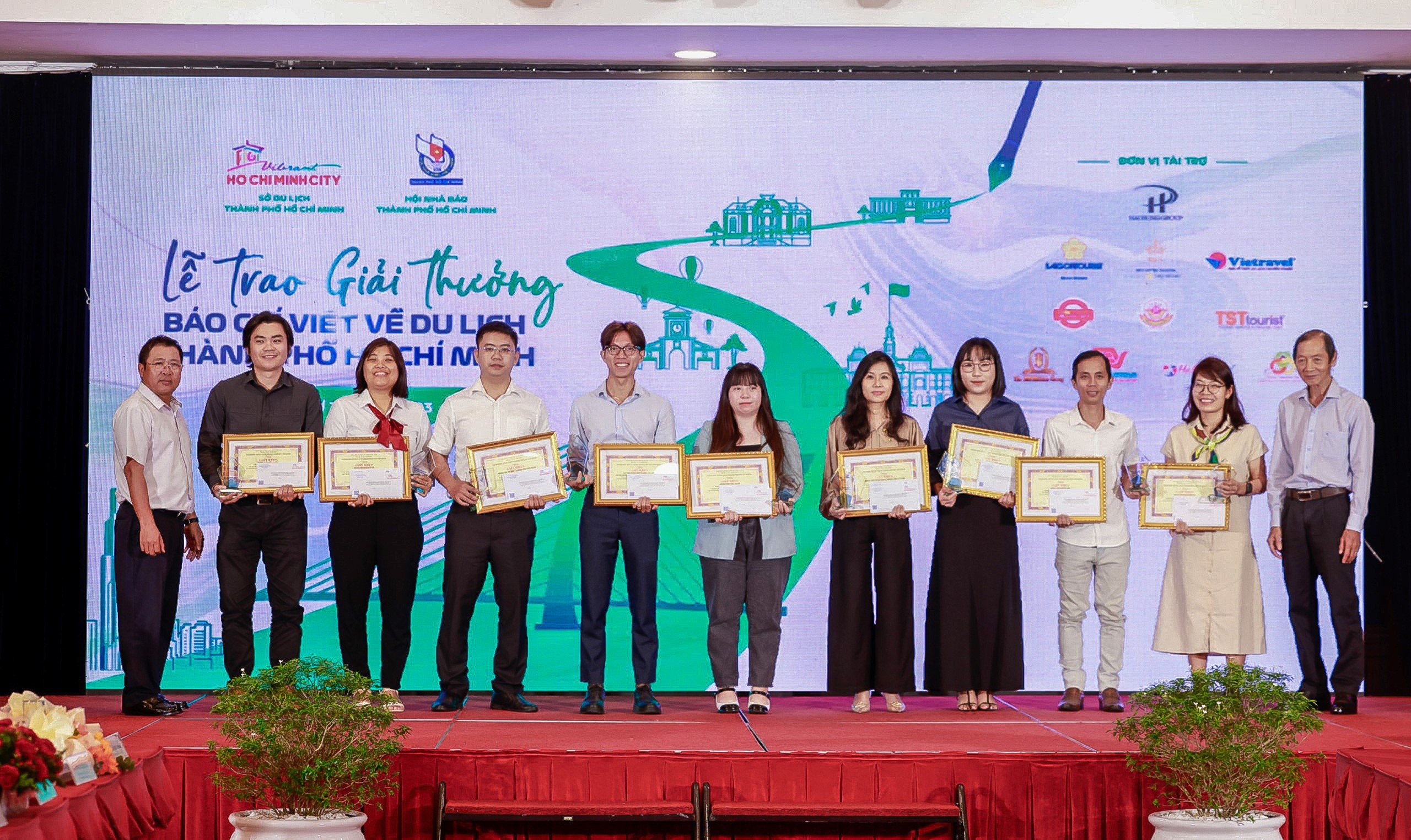 Thời báo Văn học nghệ thuật (Arttimes.vn) đoạt cú đúp 2 giải Giải thưởng báo chí viết về du lịch TPHCM - 3