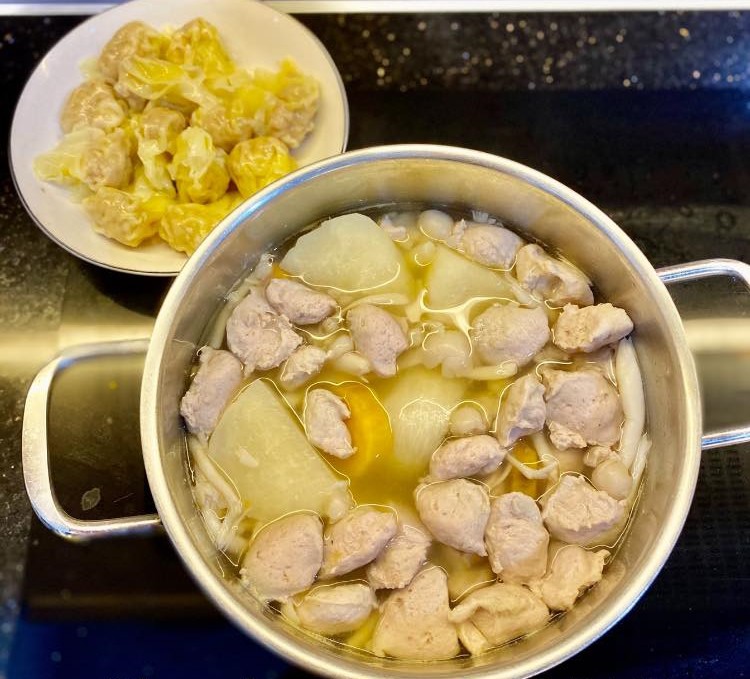 Vợ xinh của Huy Khánh nấu món ngon &#34;trả công&#34; cho con gái, hóa ra nam diễn viên cũng đảm không kém - 4