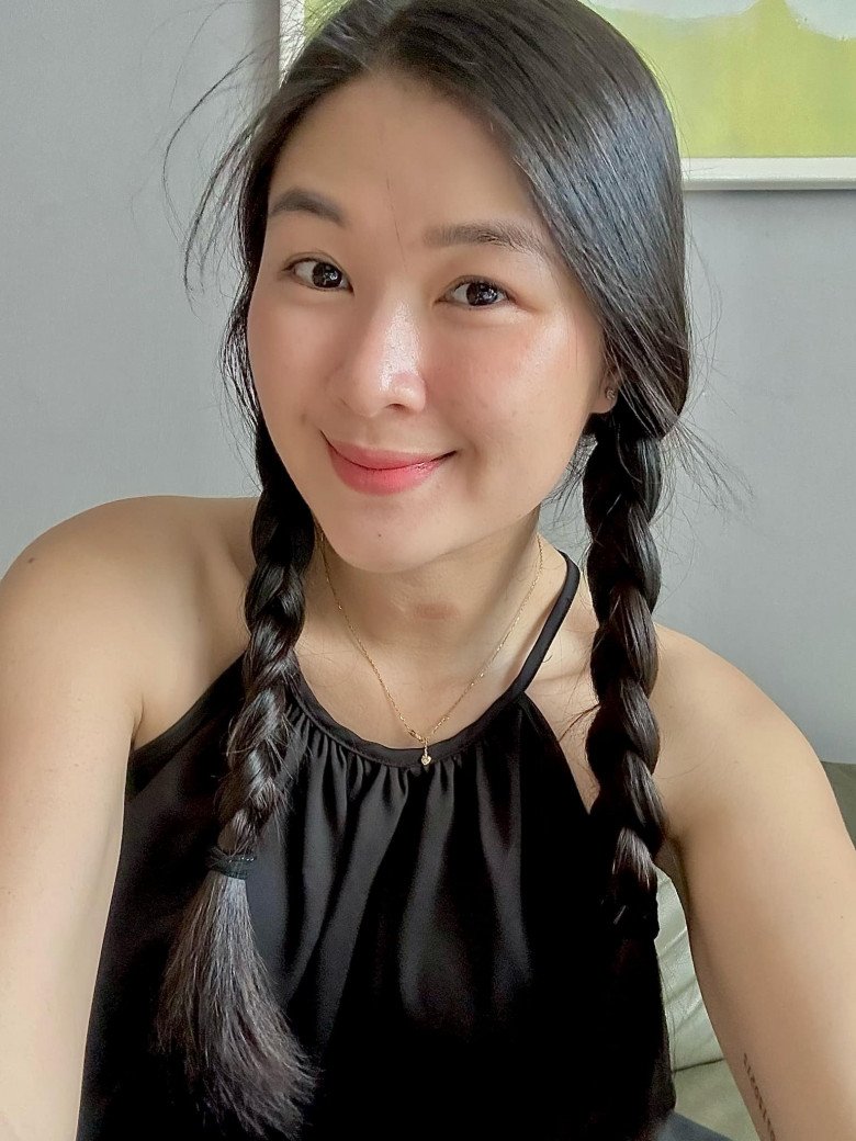 Vợ xinh của Huy Khánh nấu món ngon &#34;trả công&#34; cho con gái, hóa ra nam diễn viên cũng đảm không kém - 1