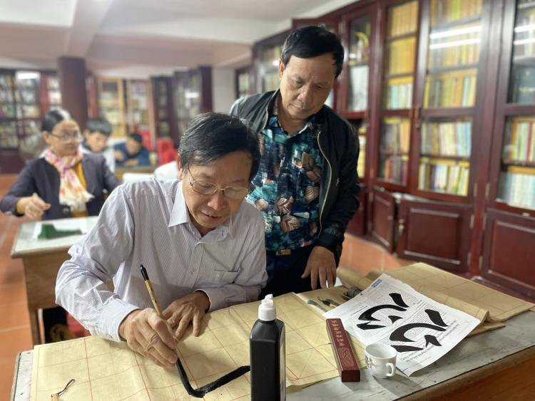 Học đường thư pháp Hán-Nôm ở một làng quê