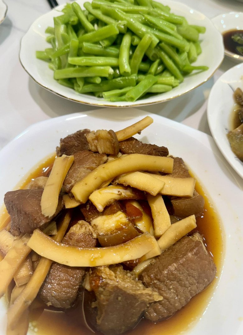 Nữ ca sĩ gốc Hải Phòng khoe mâm cơm 4 món, bạn bè khen "quá trời hao cơm" - 7