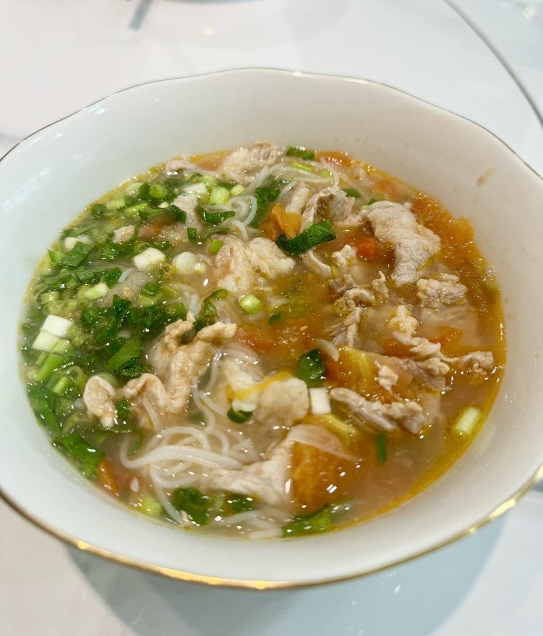 Nữ ca sĩ gốc Hải Phòng khoe mâm cơm 4 món, bạn bè khen "quá trời hao cơm" - 9