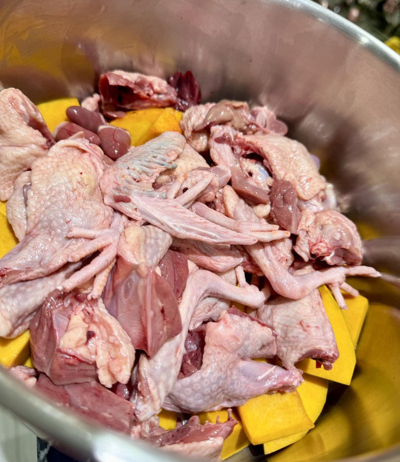 Nữ ca sĩ gốc Hải Phòng khoe mâm cơm 4 món, bạn bè khen "quá trời hao cơm" - 4