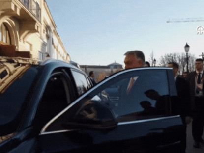 Video: Hành động bất ngờ của ông Orban khi được Tổng thống Thổ Nhĩ Kỳ tặng xe SUV điện