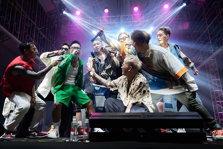 B Ray cùng dàn thí sinh Rap Việt lấy nước mắt khán giả trong minishow - 1