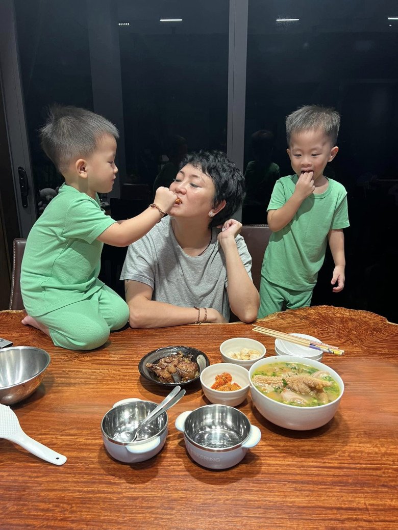 Mẹ chồng ca nương Kiều Anh nấu ăn ngon nhưng vẫn xúc động vì bữa ăn mẹ ruột mình gửi sang - 11