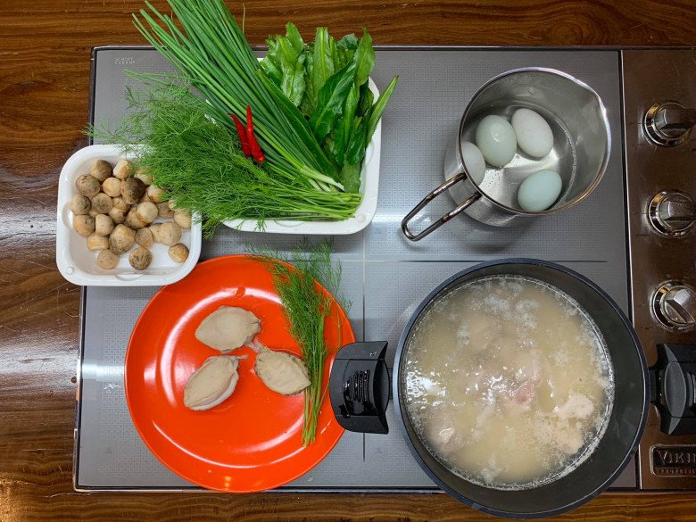 Mẹ chồng ca nương Kiều Anh nấu ăn ngon nhưng vẫn xúc động vì bữa ăn mẹ ruột mình gửi sang - 7