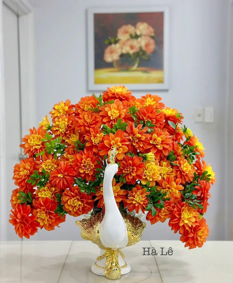 Mẹ đảm Hà thành hướng dẫn cách cắm hoa thược dược đổi màu bằng bình chim công với 6 bước đơn giản - 2