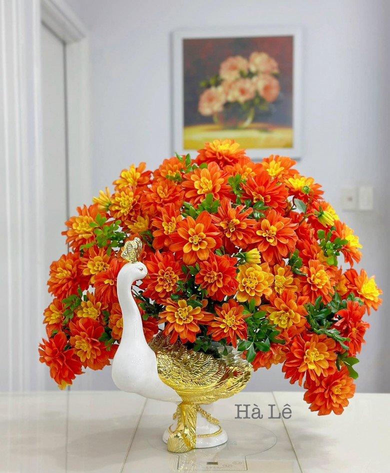 Mẹ đảm Hà thành hướng dẫn cách cắm hoa thược dược đổi màu bằng bình chim công với 6 bước đơn giản - 11