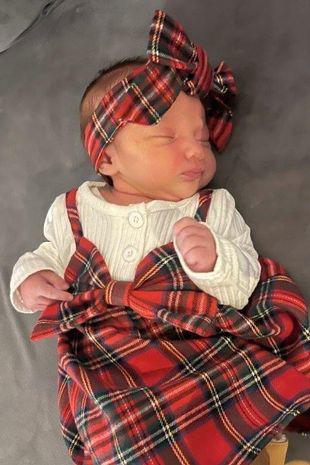 Bà mẹ sinh con vào ngày Giáng sinh ngay trên giường ngủ chỉ sau 5 phút chuyển dạ - 3