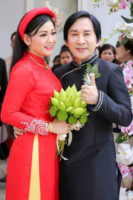 Con gái Vua cải lương Kim Tử Long U34 làm mẹ, con chào đời được ông ngoại hát hit &#34;Tình cảnh bán chiếu&#34; ở viện phụ sản - 1