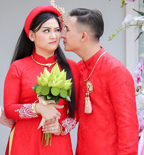 Con gái Vua cải lương Kim Tử Long U34 làm mẹ, con chào đời được ông ngoại hát hit &#34;Tình cảnh bán chiếu&#34; ở viện phụ sản - 2