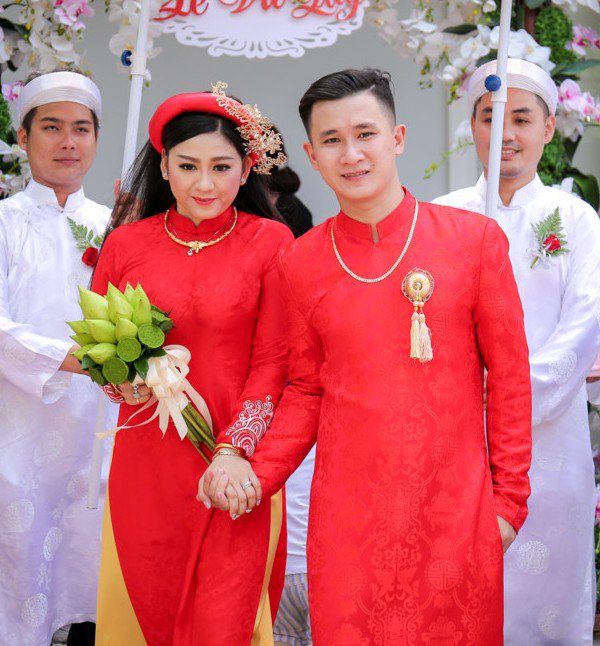 Con gái Vua cải lương Kim Tử Long U34 làm mẹ, con chào đời được ông ngoại hát hit &#34;Tình cảnh bán chiếu&#34; ở viện phụ sản - 3