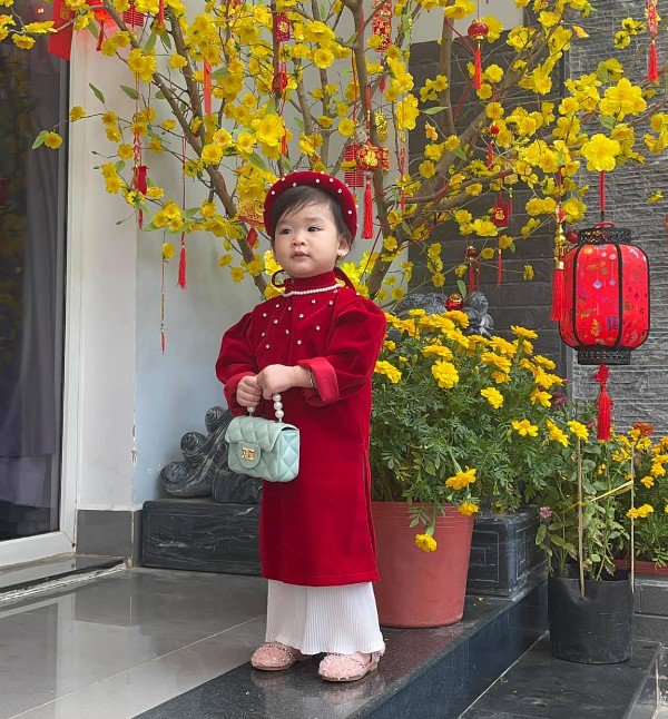 Con gái Vua cải lương Kim Tử Long U34 làm mẹ, con chào đời được ông ngoại hát hit &#34;Tình cảnh bán chiếu&#34; ở viện phụ sản - 5