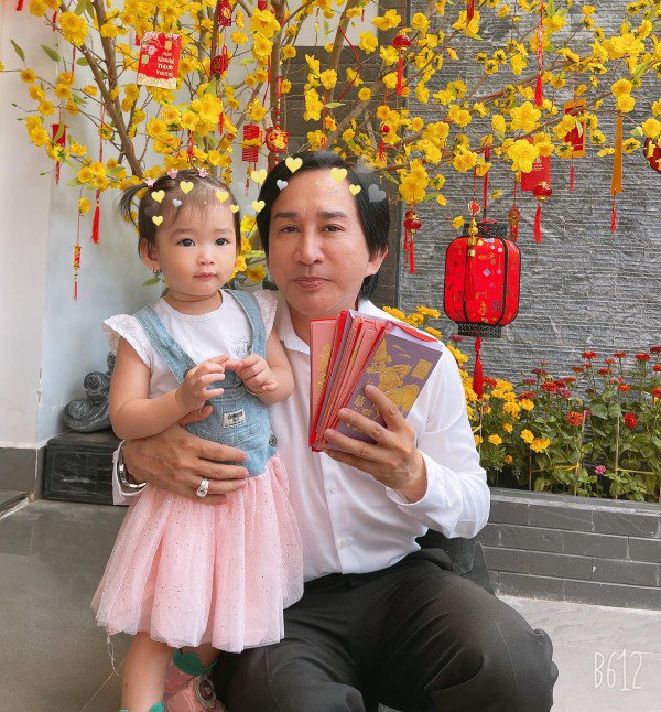 Con gái Vua cải lương Kim Tử Long U34 làm mẹ, con chào đời được ông ngoại hát hit &#34;Tình cảnh bán chiếu&#34; ở viện phụ sản - 6