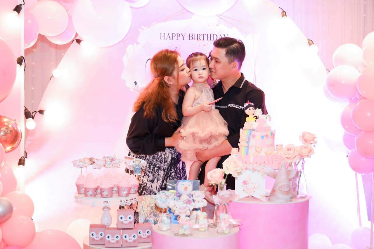 Con gái Vua cải lương Kim Tử Long U34 làm mẹ, con chào đời được ông ngoại hát hit &#34;Tình cảnh bán chiếu&#34; ở viện phụ sản - 8