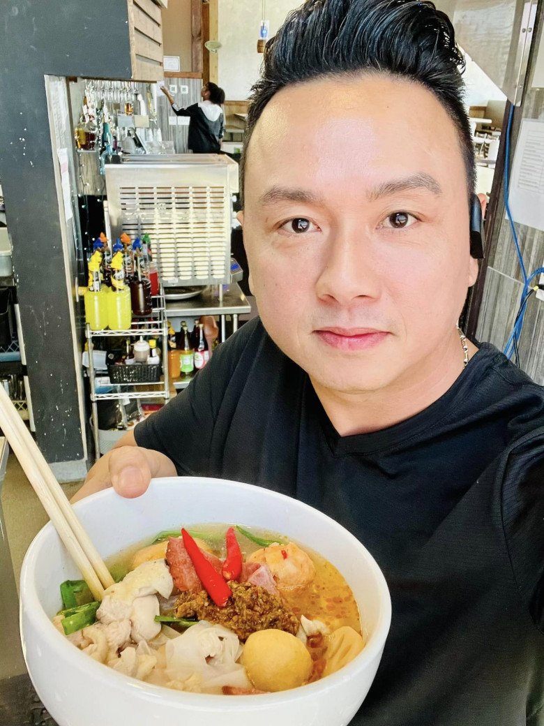 3 năm ngày giỗ Vân Quang Long, bạn thân làm cỗ cúng khiến mọi người nhìn mà xúc động - 6