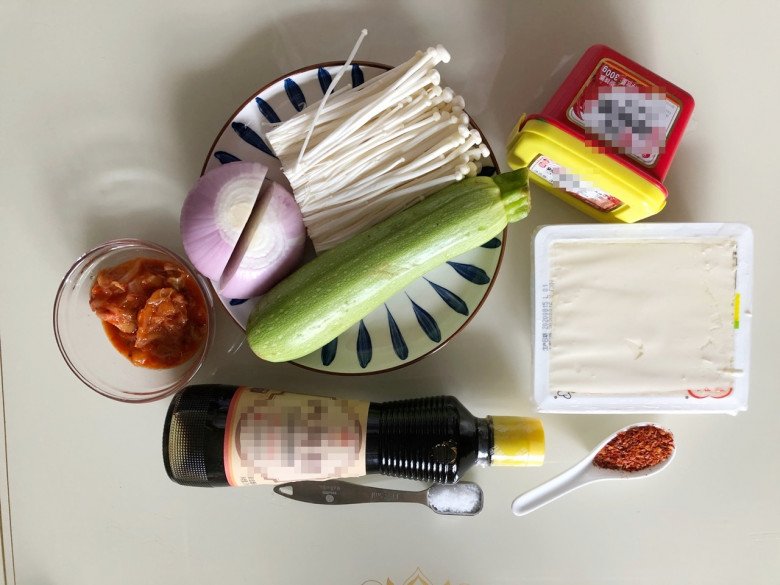 Cách nấu canh kim chi đậu phụ nóng hổi, ít cay, cả nhà húp xì xụp ngày lạnh - 1