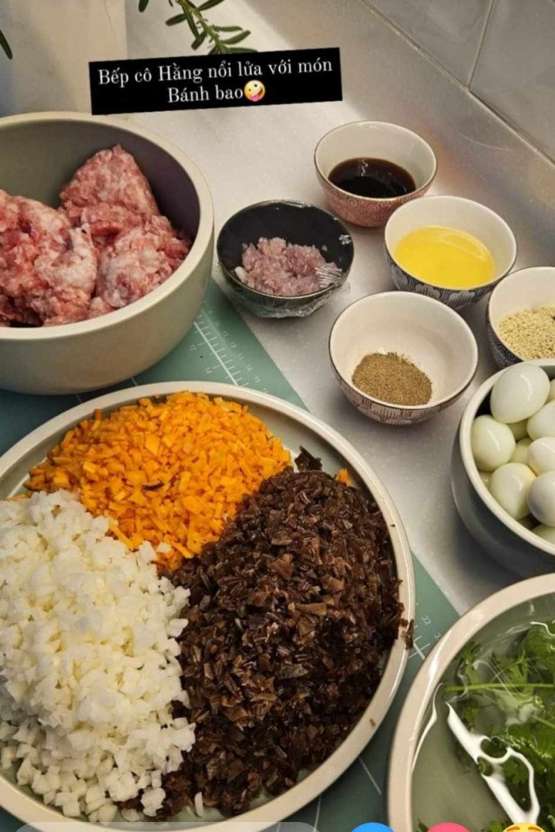 Cuối năm, Thanh Hằng trổ tài vào bếp, chồng nhạc trưởng khen: "Ngon lắm vợ ơi" - 2