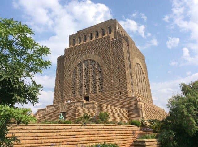 Pretoria, thành phố của hoa phượng tím - 3