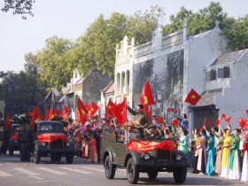 Tôn vinh nền văn hiến, bản sắc văn hóa vì hòa bình của Thủ đô