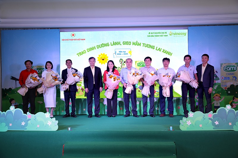 Sữa đậu nành học đường 2024-2025: Nâng bước học sinh khó khăn với dinh dưỡng lành mạnh - 1