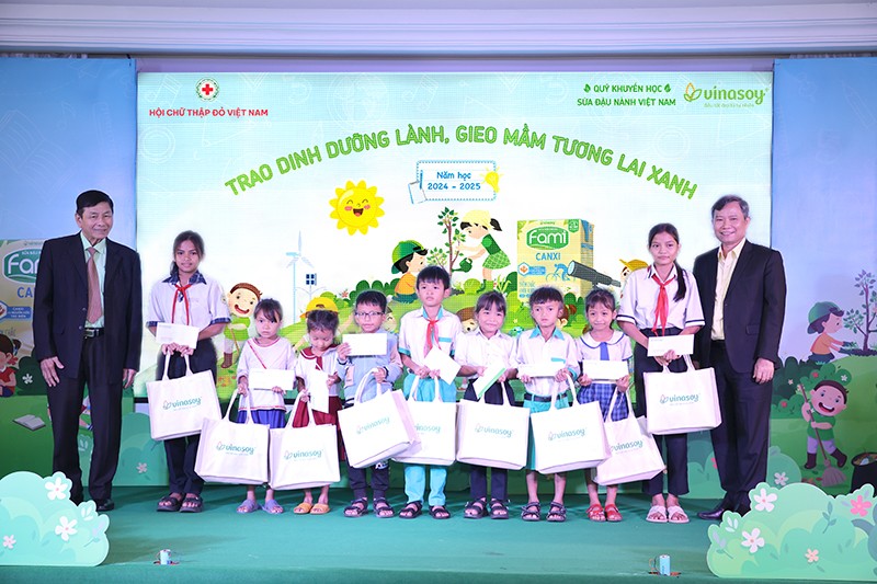 Sữa đậu nành học đường 2024-2025: Nâng bước học sinh khó khăn với dinh dưỡng lành mạnh - 2