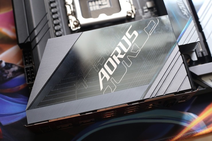 Cận cảnh bo mạch chủ Aorus Z890 đầu tiên hỗ trợ CPU Intel đời mới - 4