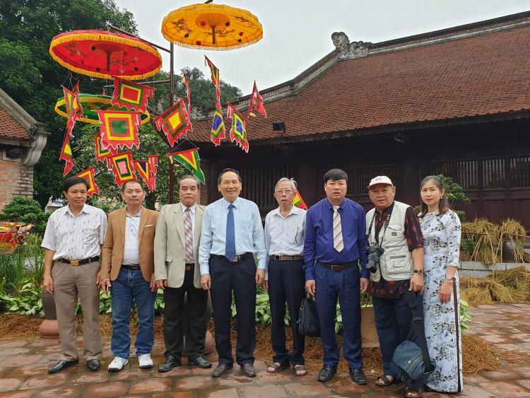 Vị tướng làm thơ, dồn hết tâm trí trong hoạt động dòng họ