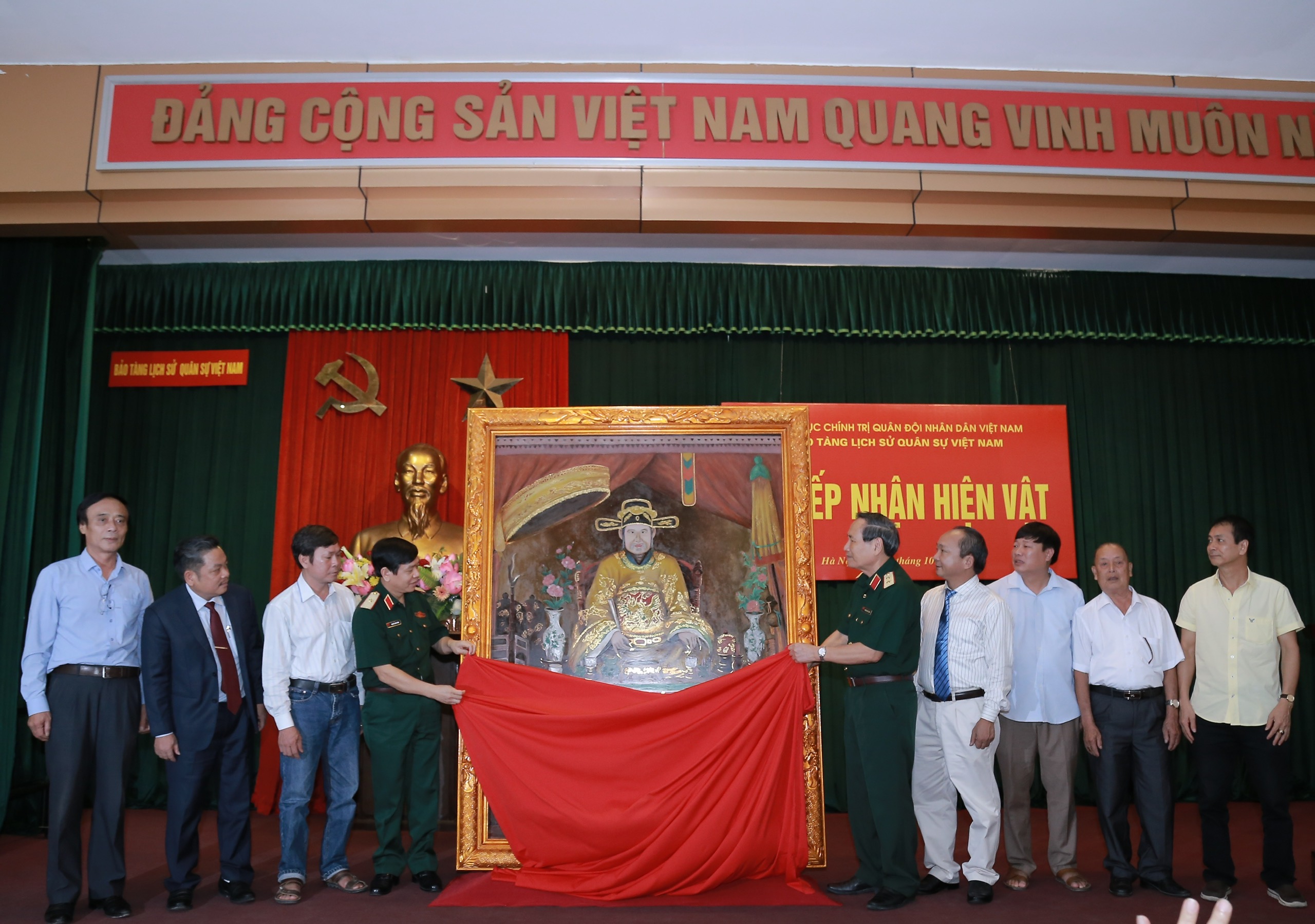 Vị tướng làm thơ, dồn hết tâm trí trong hoạt động dòng họ - 1