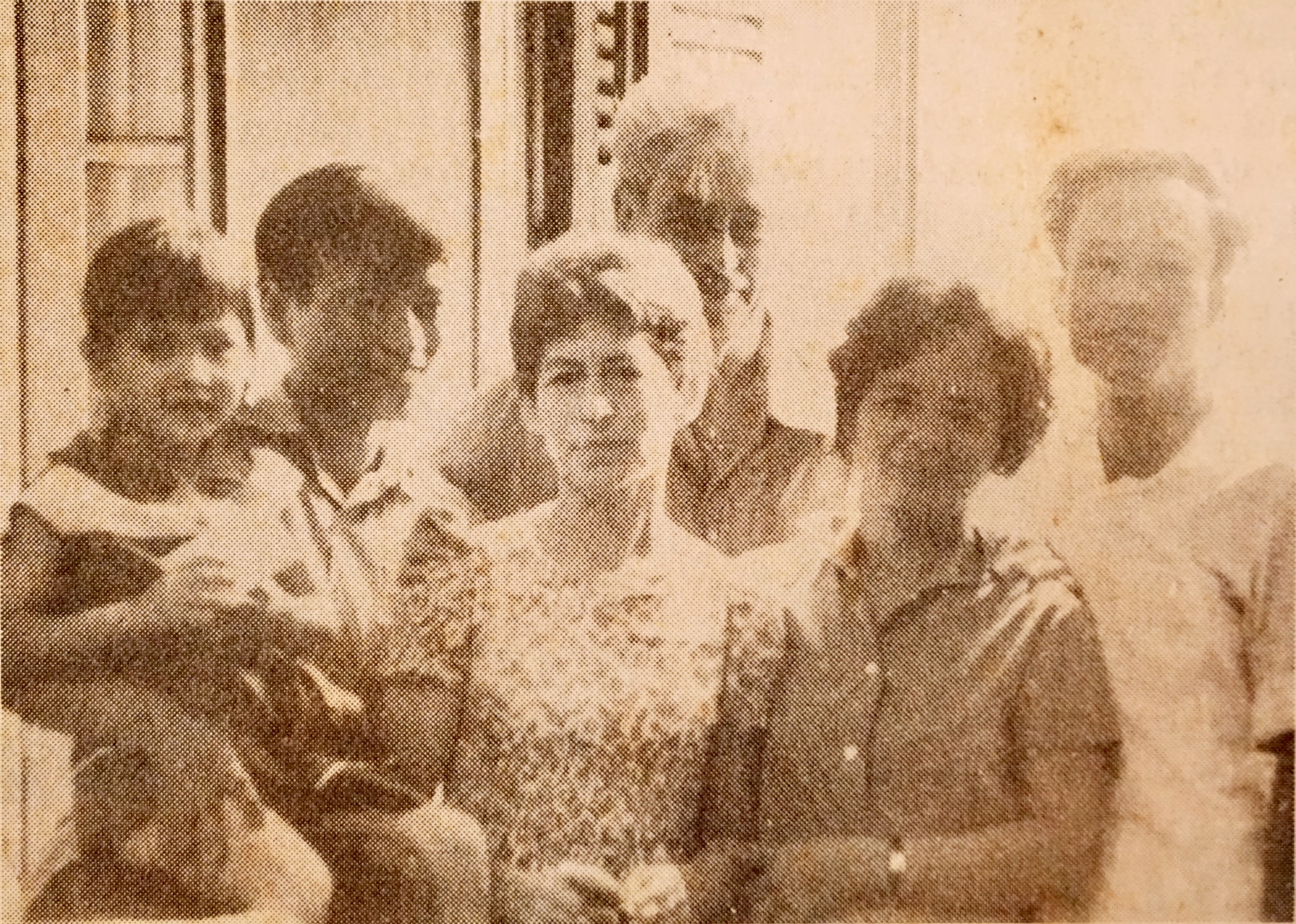 Nửa ngày với “Người đàn bà Thép”, cùng “Gánh gánh gồng gồng”, “Khắc đi, khắc đến” - 2
