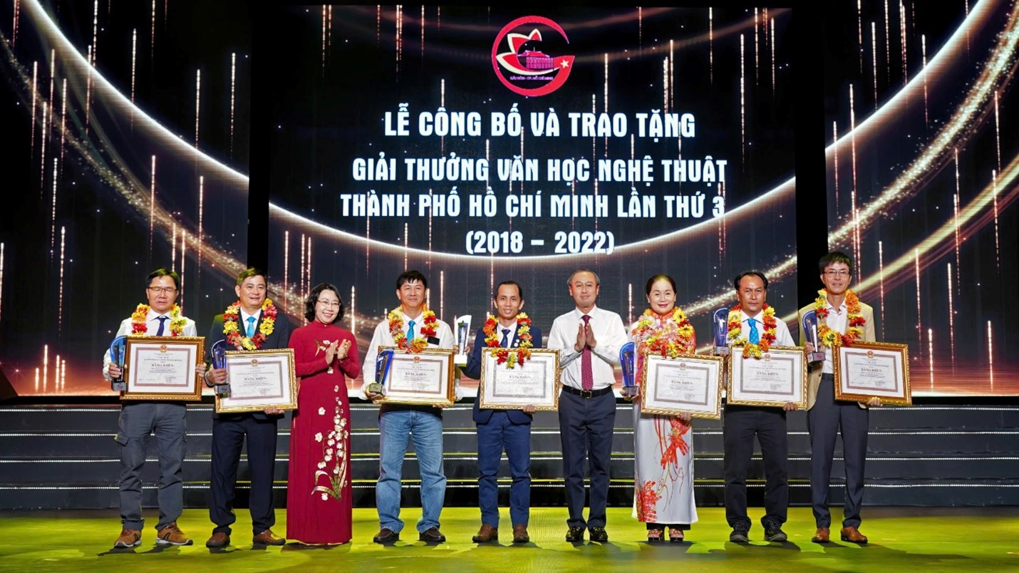 Lễ trao tặng Giải thưởng Văn học Nghệ thuật TP Hồ Chí Minh 5 năm lần thứ 3 - 1