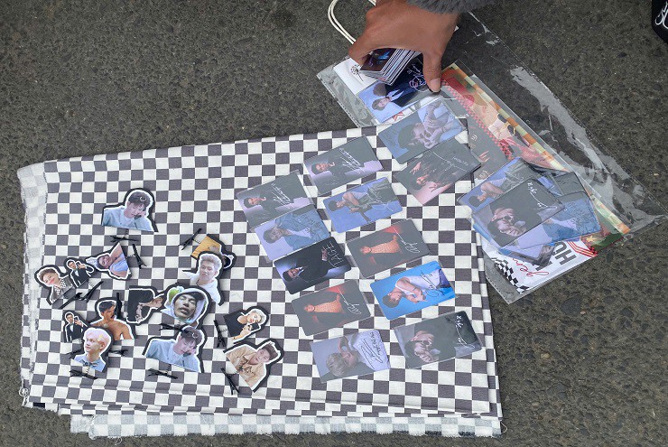 Đổ xô mua tấm thẻ bé bằng bàn tay in hình HIEUTHUHAI giá 500 nghìn đồng - 1