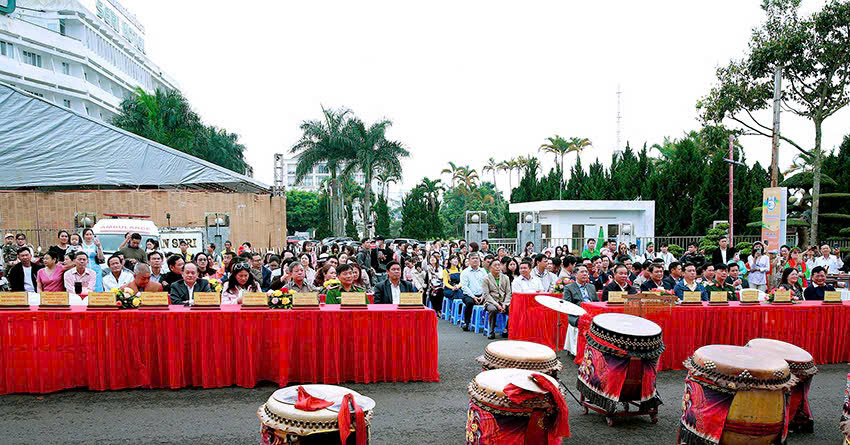 Thành phố Bảo Lộc khai mạc phố đêm và phiên chợ nông sản, cùng các sản phẩm OCOP - 1