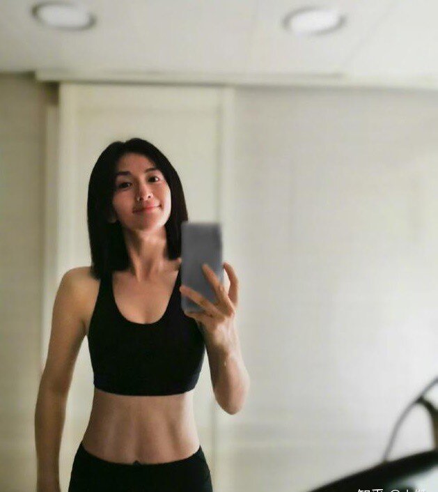 Nữ MC hot nhất xứ Trung ám ảnh bởi tiểu đường thai kỳ, sau khi sinh con thì &#34;lột xác&#34; - 3