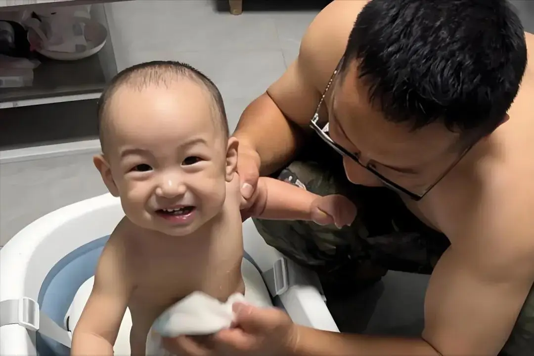 Mẹ 9X bầu song sinh lần đầu 2 bé trai, lần tiếp theo mang thai 3, chồng rơi nước mắt khi nhìn thấy con - 4