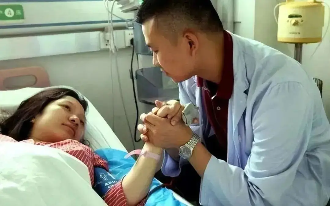 Chồng tát vợ vì lời nói buột miệng trong cơn đau đẻ, cả phòng sinh nín thở - 2